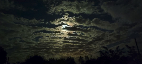 La nuit, la lune et les nuages