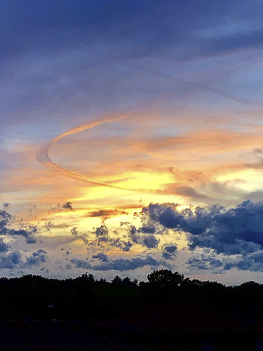 Le ciel dessine ses rêves au crépuscule