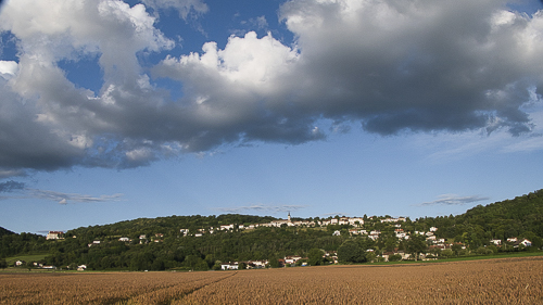 Mon village sous les nuages