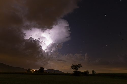 Nuit d'été orageuse au dessus de St Martin du Mont